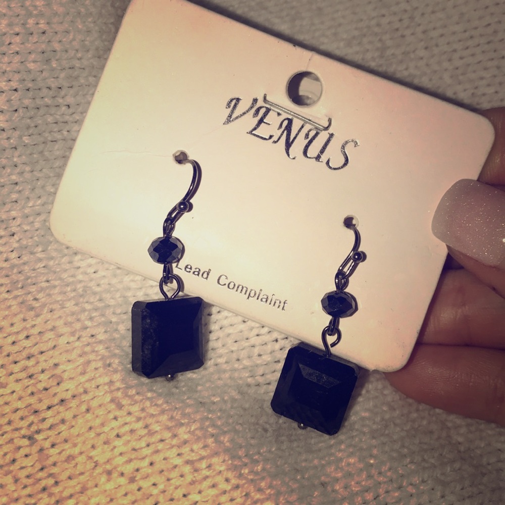 Dangle Earrings! 👠👠